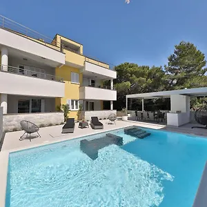 Luxury Nada With Pool Apartman